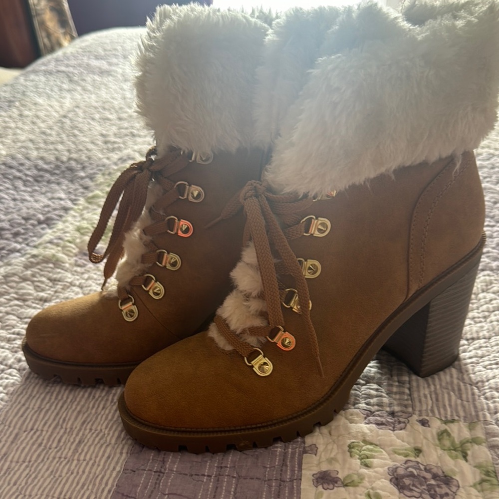 Guess fur trim boot chunky heel size 9.5